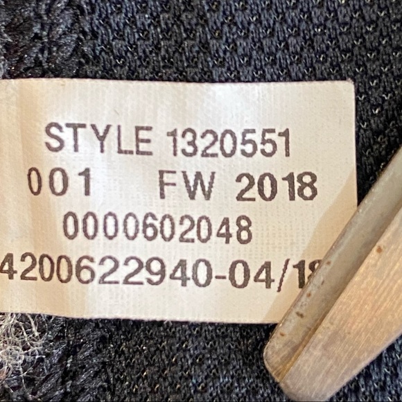 Under Armour High Rise Two Tone Black Gray Dotted Capri Leggings 4548 - Picture 6 of 7